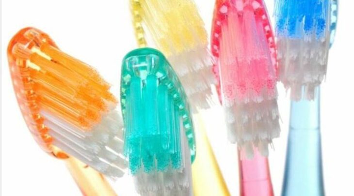 escova-dental-744x413 escova-dental-744x413